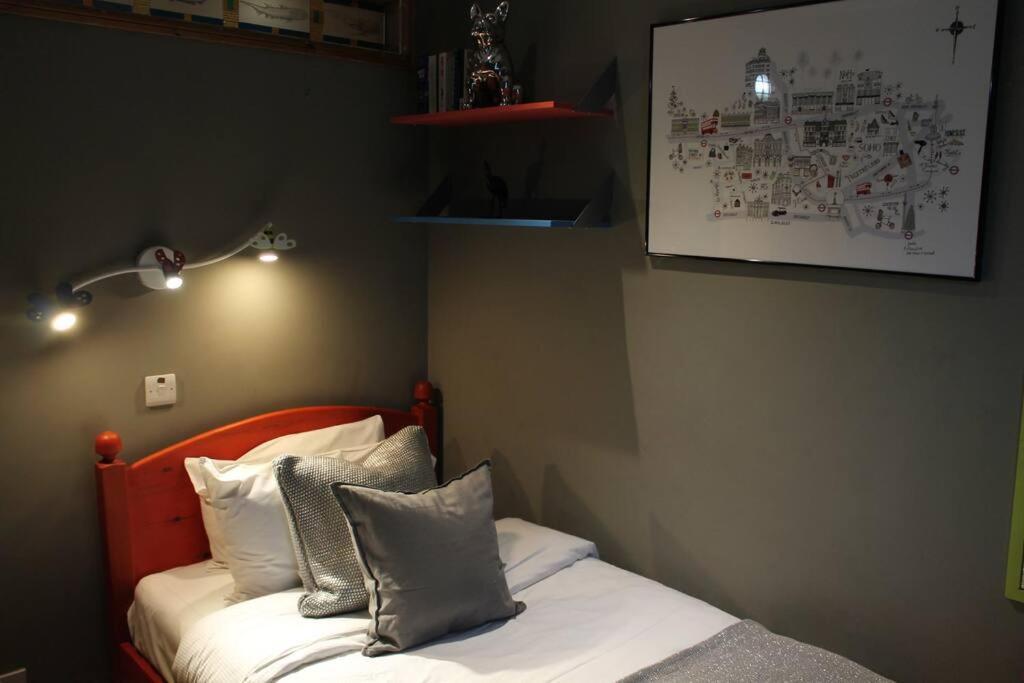 Artistic And Soulful Carnaby Street Movie Pad Apartment London Ngoại thất bức ảnh